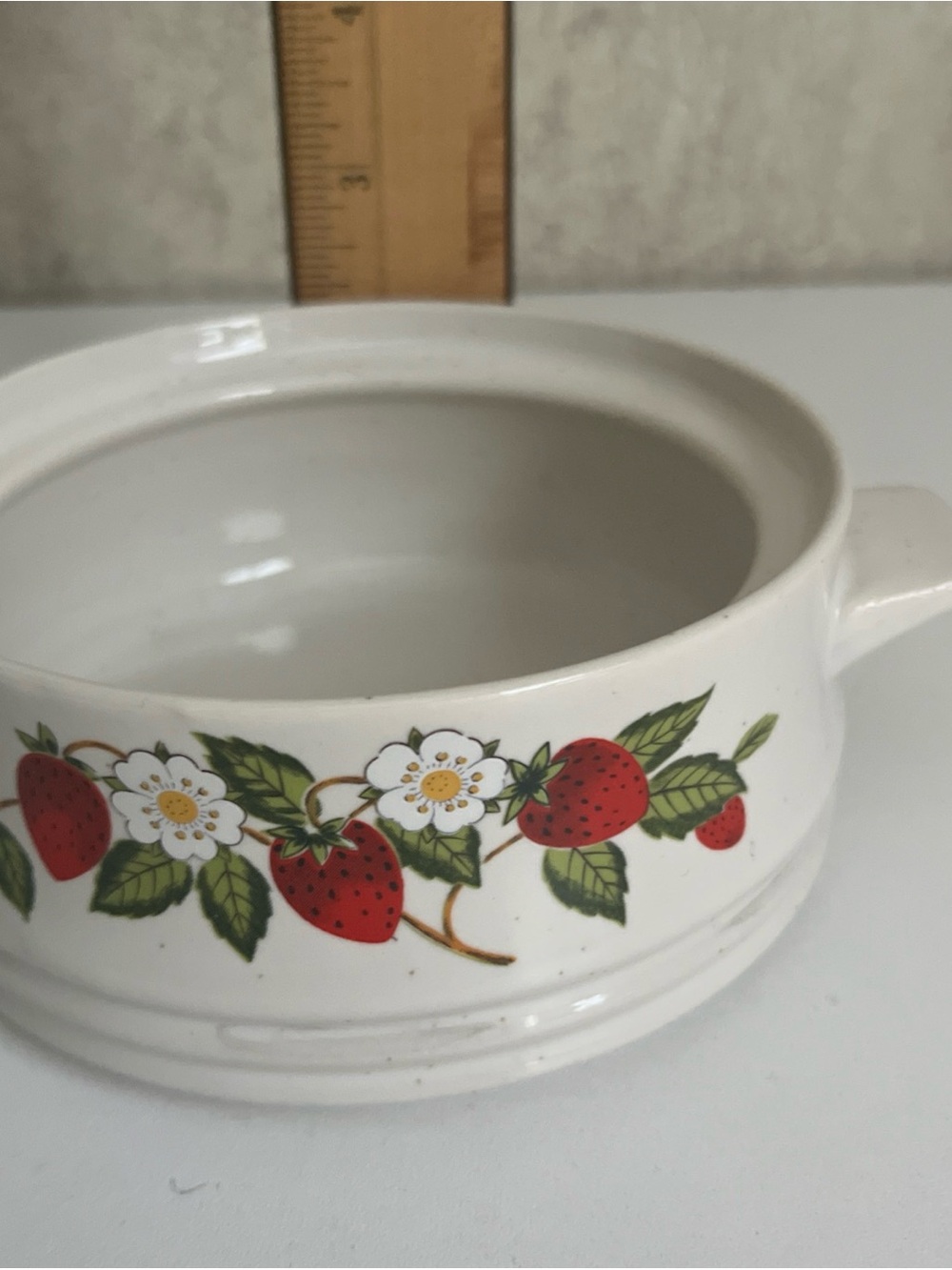 Sheffield Strawberries 'n Cream lidded crock Baking Stoneware Cottagecore granny - Picture 8 of 8